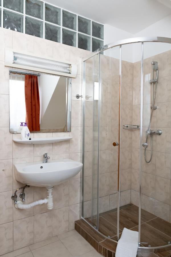 Liszt Apartman Pécs Buitenkant foto
